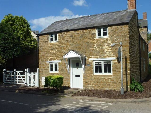 Airbnb Hook Norton Holiday Rentals Places To Stay England