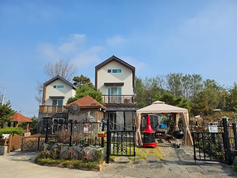 Happy Forest (Beautiful 3-story house with attic)