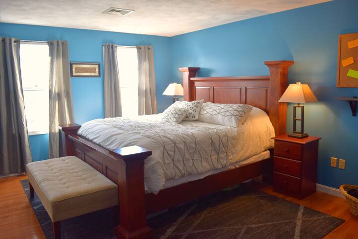 Luxurious Master w/ Private Bathroom & Parking