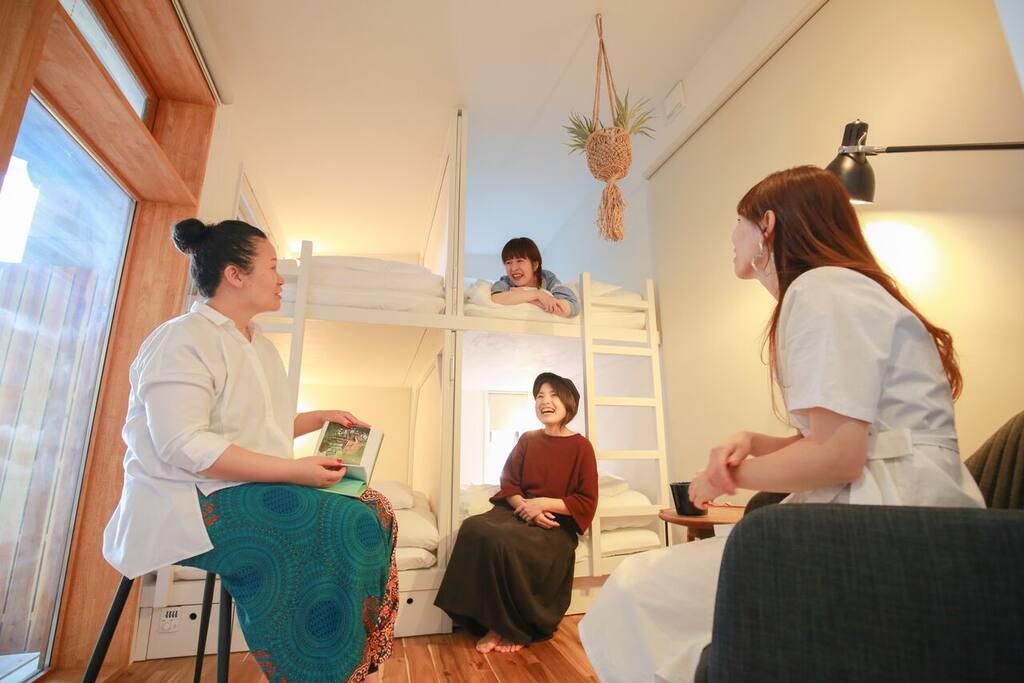 4名まで貸切可能。4人で語り合う癒しの空間