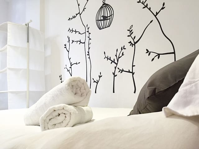 Wanchai Pigeon Burrow — Studio Flat