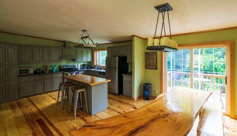 Big Sky Cabin on Wine Trail with Hot Tub Private