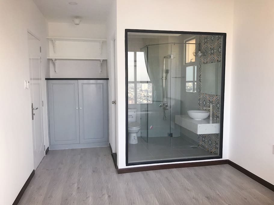 wardrobe and bathroom 2