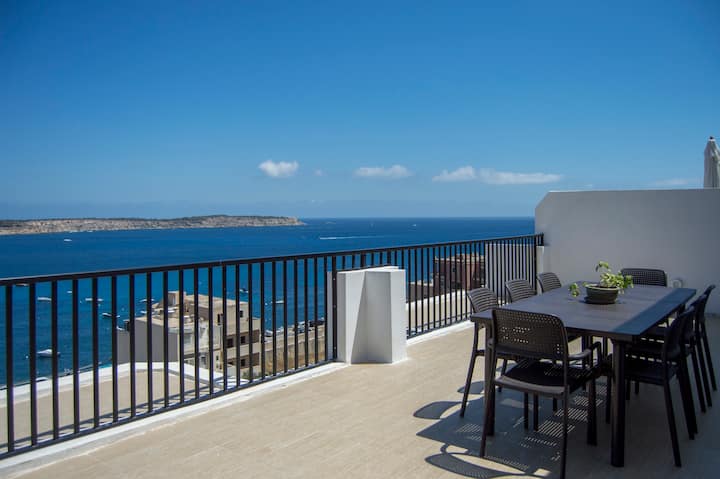 Mellieha - Modern Penthouse, close to Sandy Beach