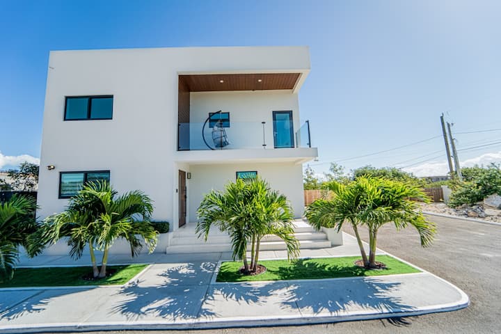 Modern 2br Villa | Pool, Basketball & Pickleball - Turks e Caicos