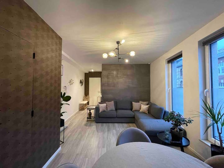 Lovely 1bedroom appt with terrace and free parking Condominiums for