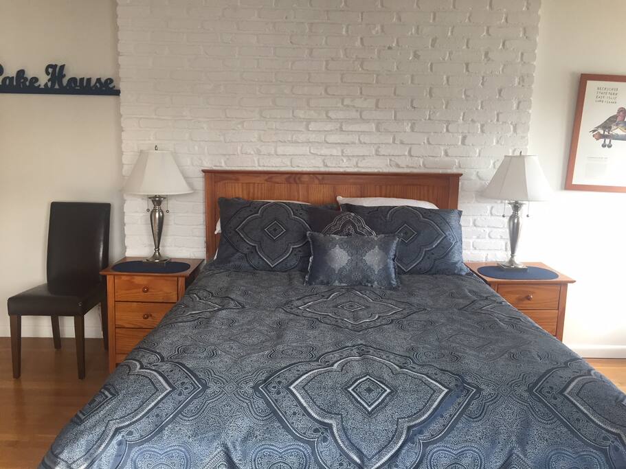 Cozy Queen sized bed with cotton sheets and plenty of pillows