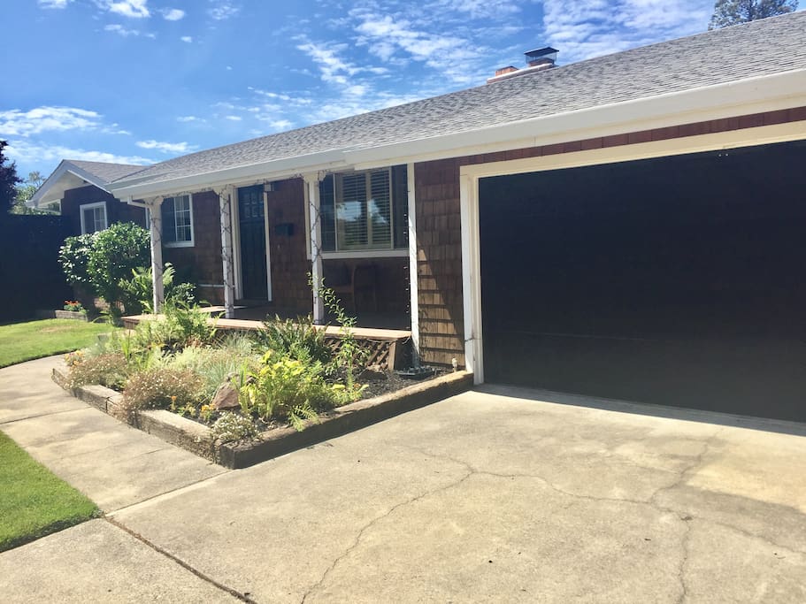 Luxury updated Ranch on cul de sac with large pool