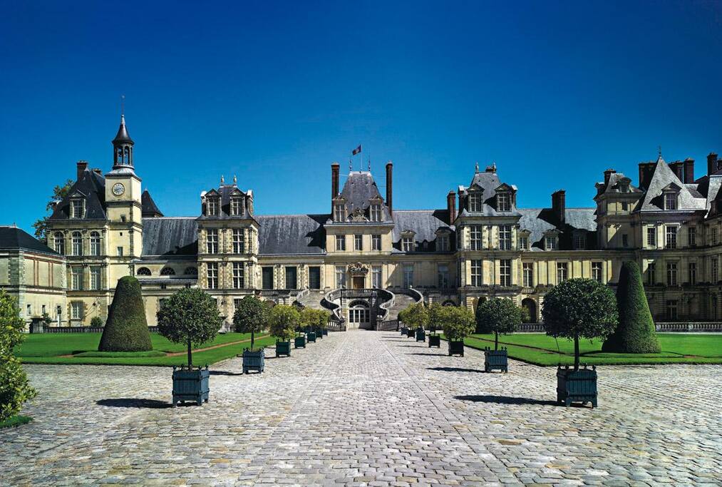 Le château de Fontainebleau à 500 mètres de votre appartement
