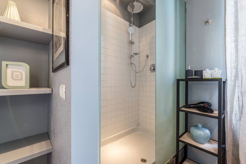 Bathroom n.1