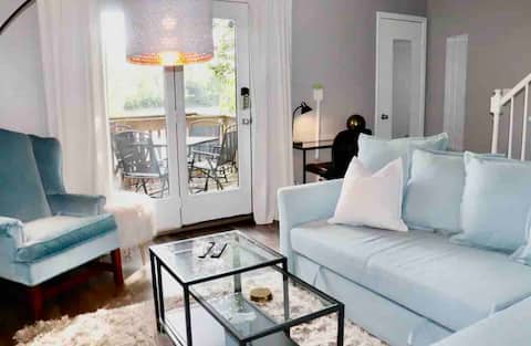 Riverfront Townhome in Downtown Yorkville