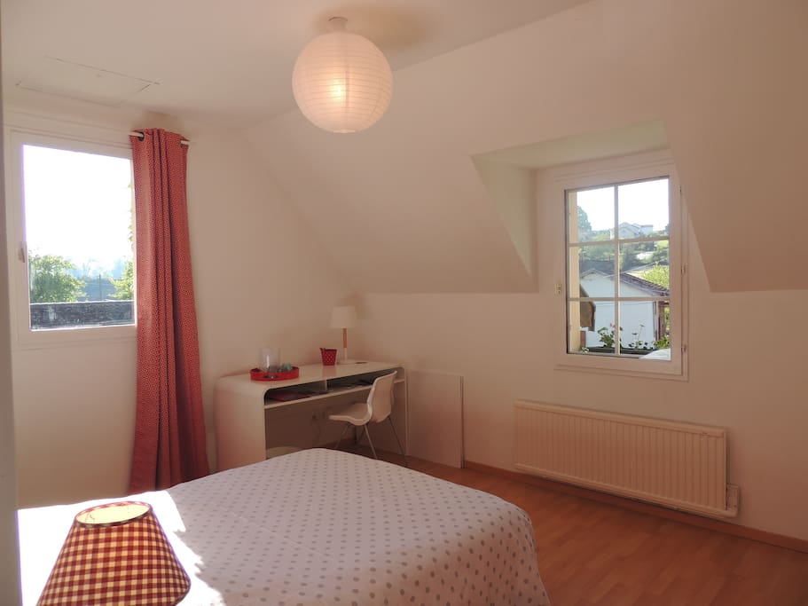 Chambre avec lit double