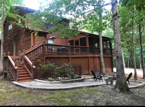 Beautiful Updated Pickwick Home 4 Acres with Creek