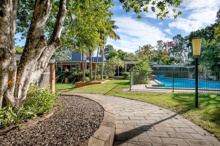 9 Bedrooms | 2 Dwellings | Pool | Spa | Acreage gallery image 3