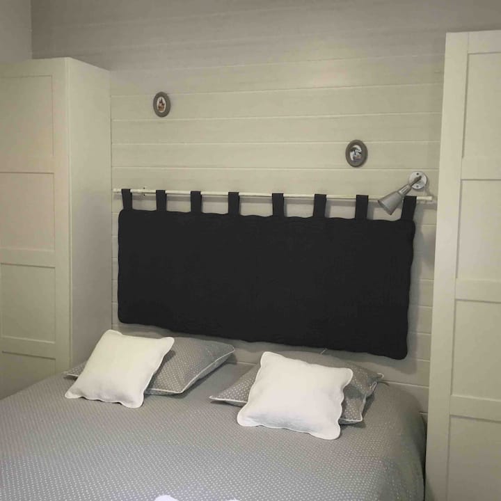 Parental bedroom bed 160 x 200 cm.