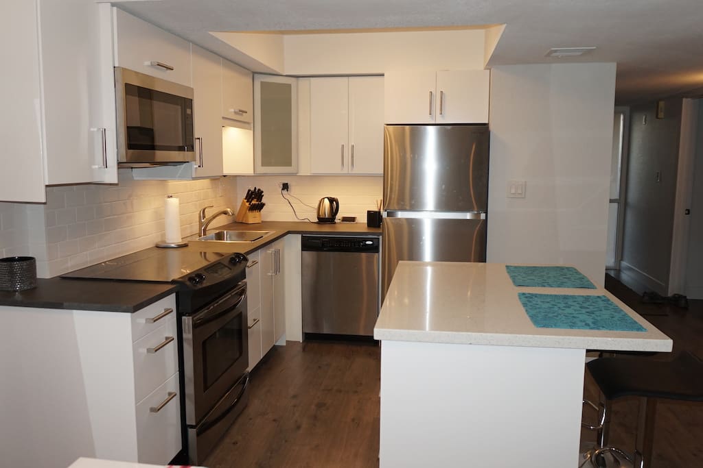 Kitchen with breakfast bar