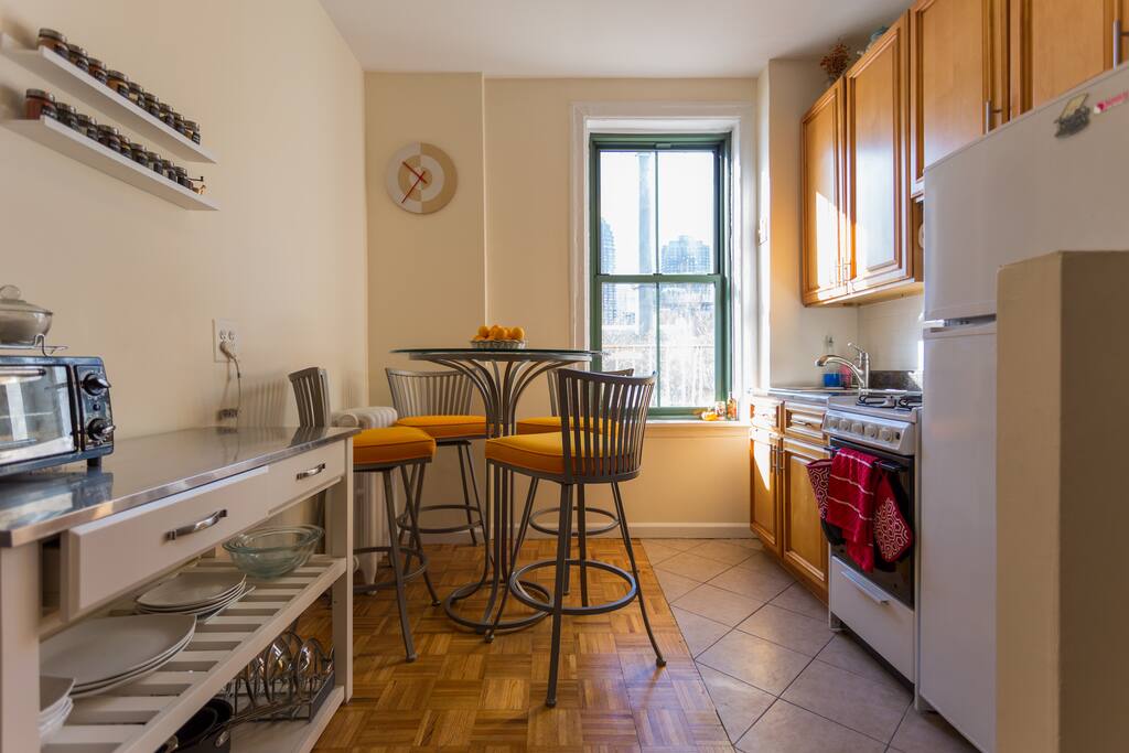 Kitchen & dining area