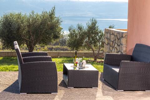 Apartment Uvala Plemić 1 with terrace and sea view