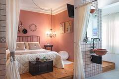 Romantica+Suite%2C+Hot+Tub%3ALovely+Nest+near+Old+Town