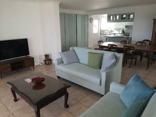 Neptunes Seat – Garden Paradise with Ocean Views gallery image 3