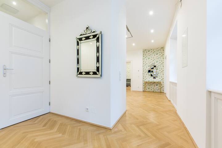 Sunset Presidential Apartment gallery image 2