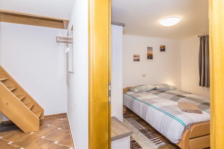 1st bedroom in apartment 2 (bed 160x200 cm)