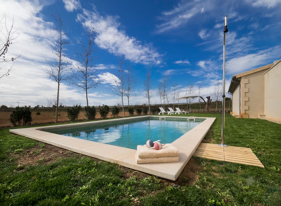 Swimming pool