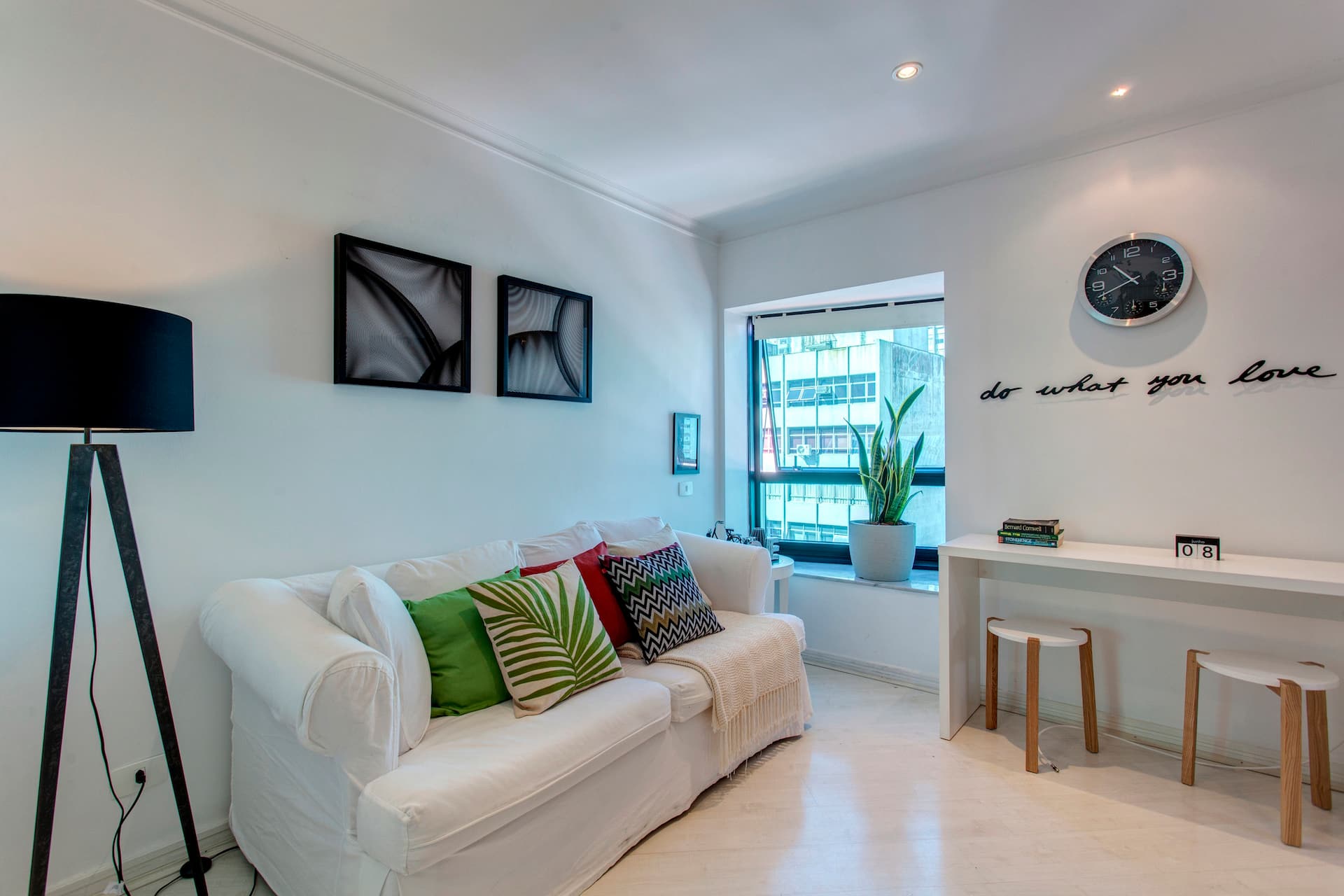Sunny and inspiring apartment in Jardim Paulista