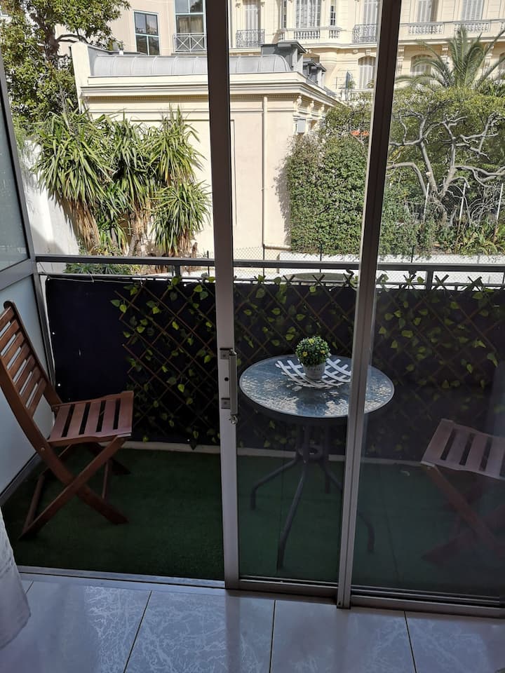 Studio Avec Balcon En Plein Centre-ville De Nice - Nice