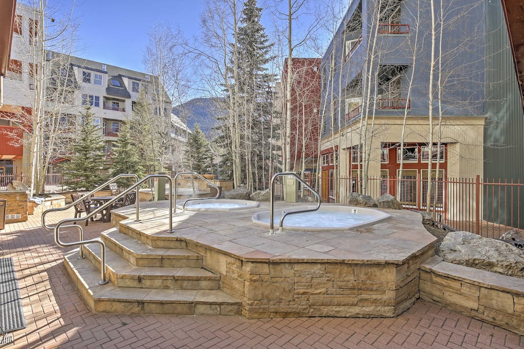 This unit offers access to Jacuzzis, a pool, and more!