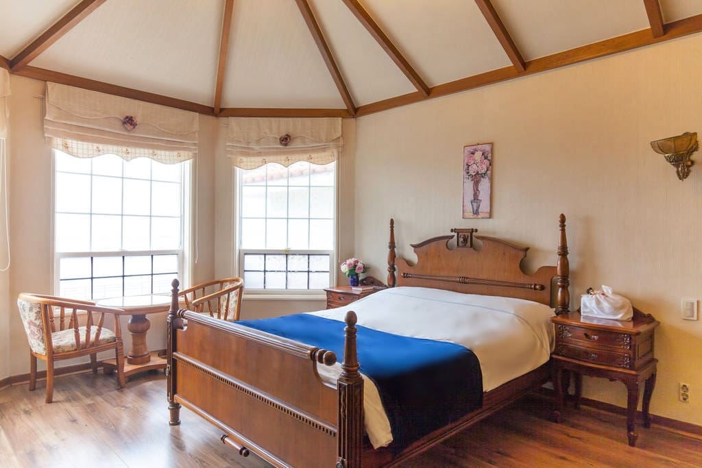 Queen bed /퀸사이즈 침대