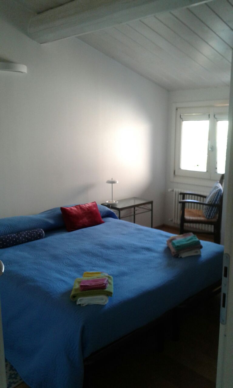 Еднокреветна соба со 2 кревета која може да се претвори во двокреветна соба.