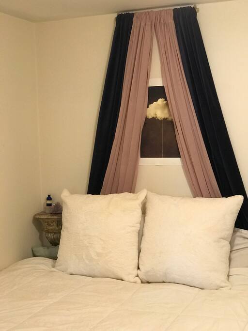 Bedroom with king size bed