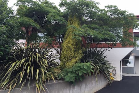 PRIVATE ENTRY-Self Contained Studio