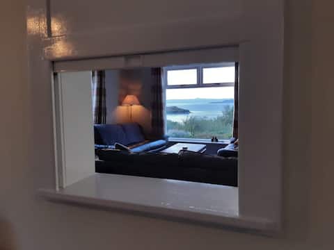 Top Airbnb: Taravik. Highland retreat. Stunning views of Skye. in Lochalsh