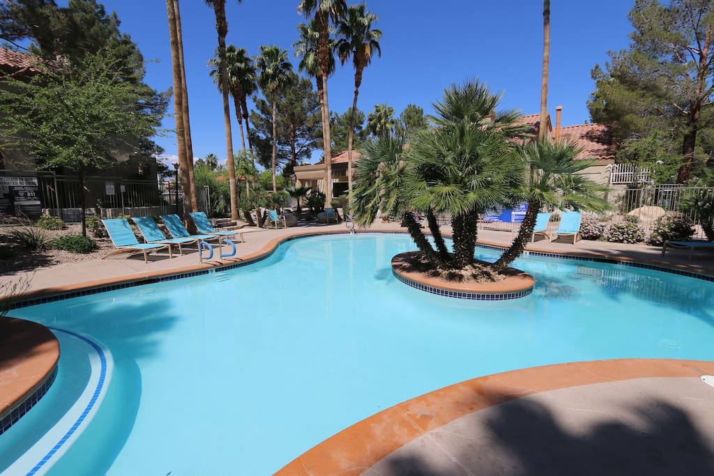 Main heated Pool with Jacuzzi