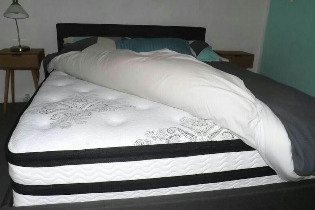 Bedroom Queen bed and good mattress