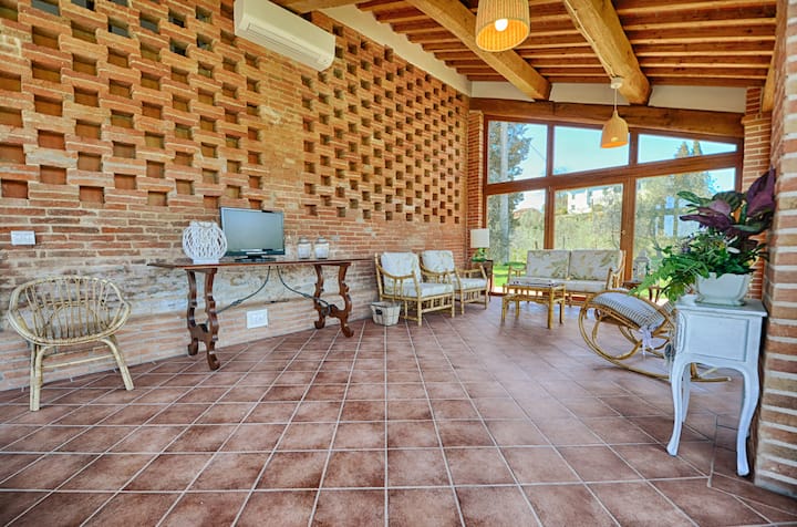 Lovely house in a scenic and paiceful location