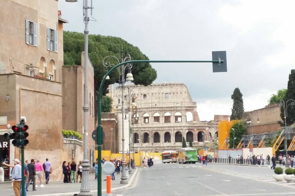 Colosseo visto dai Fori Imperiali