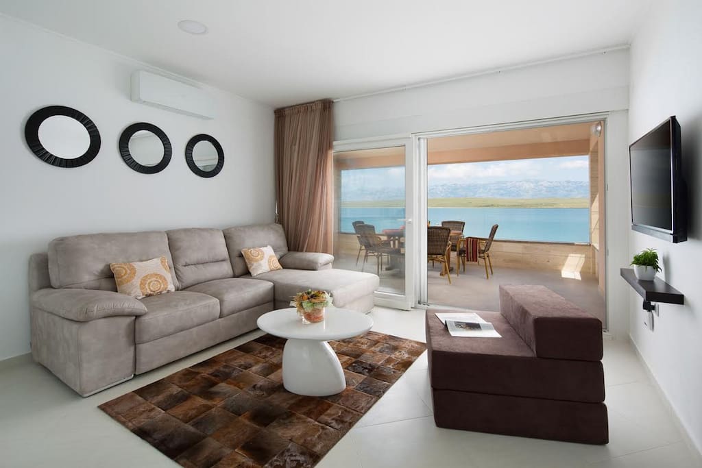 Spacious Living room
