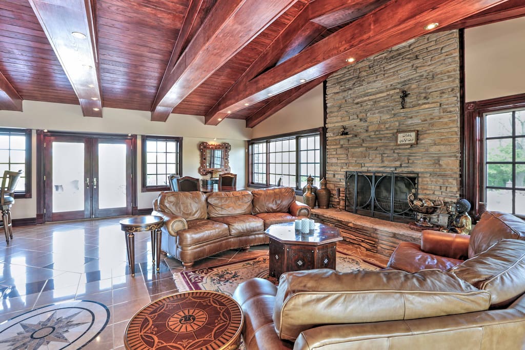 The elegant home boasts a beautifully appointed living space for 6 guests.