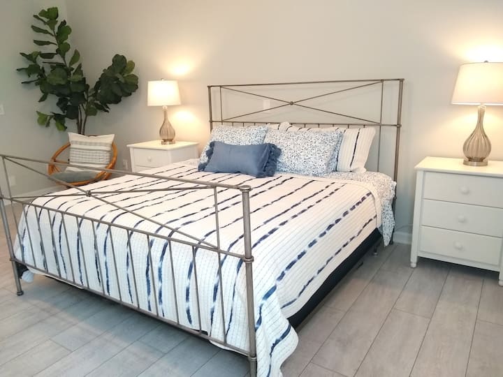 1号卧室-主卧...加大双人床