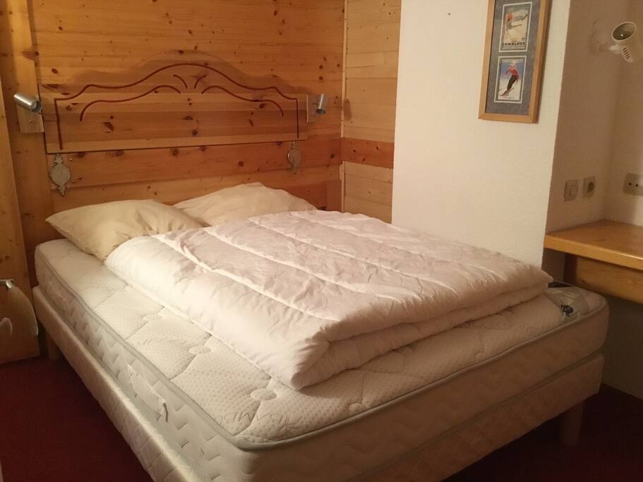 Chambre avec lit 140x190