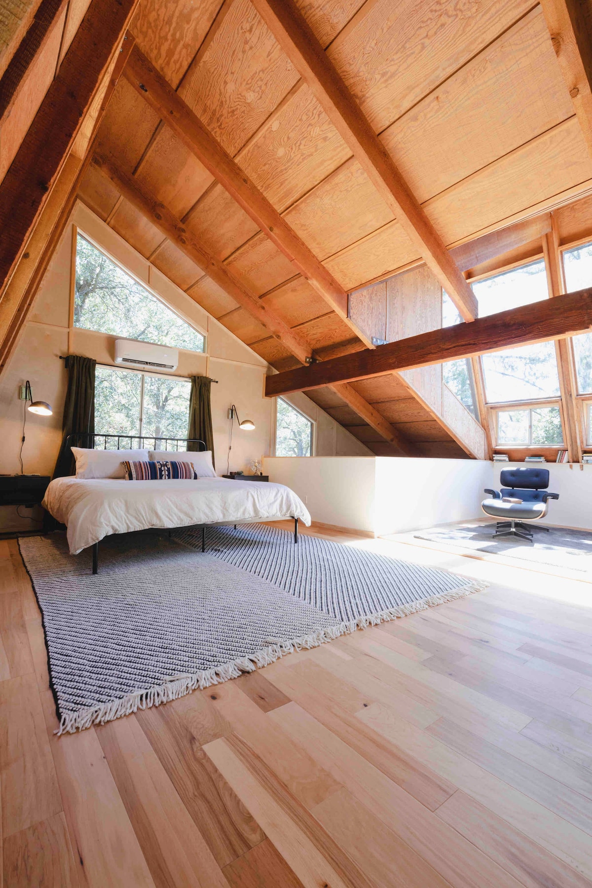 استمتع بالراحة في سريرنا الكبير - النوم في الأسقف تحت الكاتدرائية