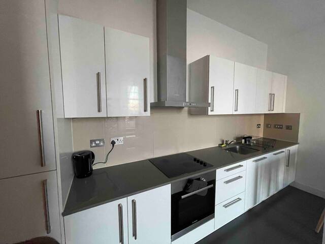 Immaculate 2Bedroom Apartment gallery image 2