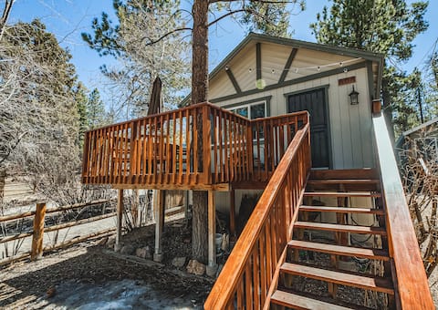 Top Airbnb: Summer Sanctuary! | Central AC + Pets + Hot Tub in Big Bear City