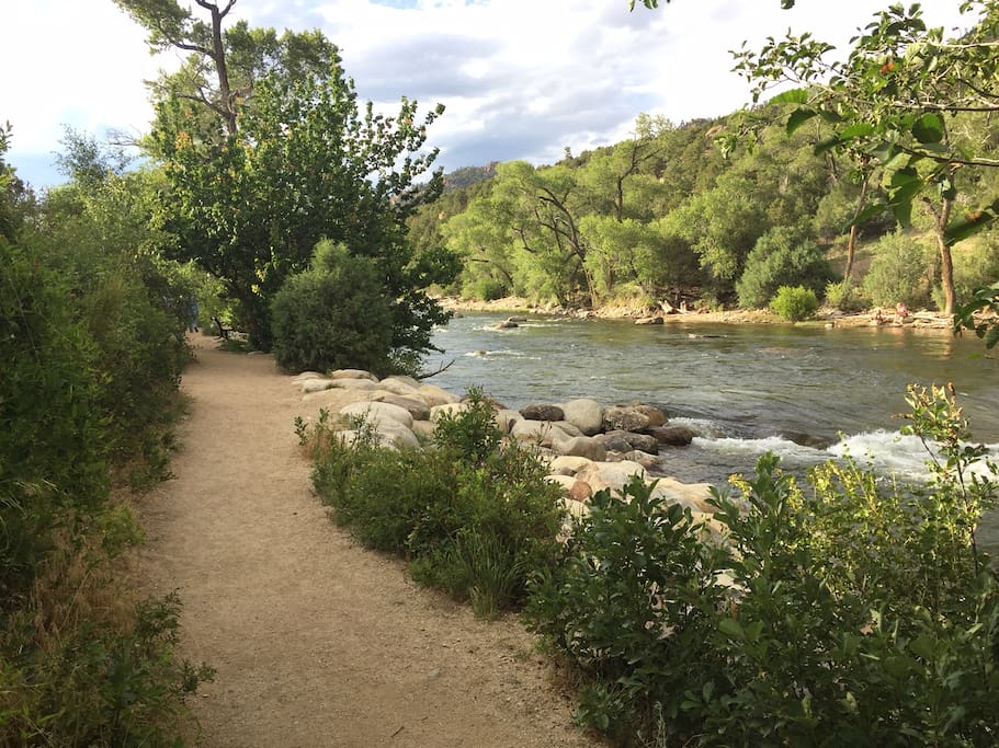 River Trail - 2 min walk