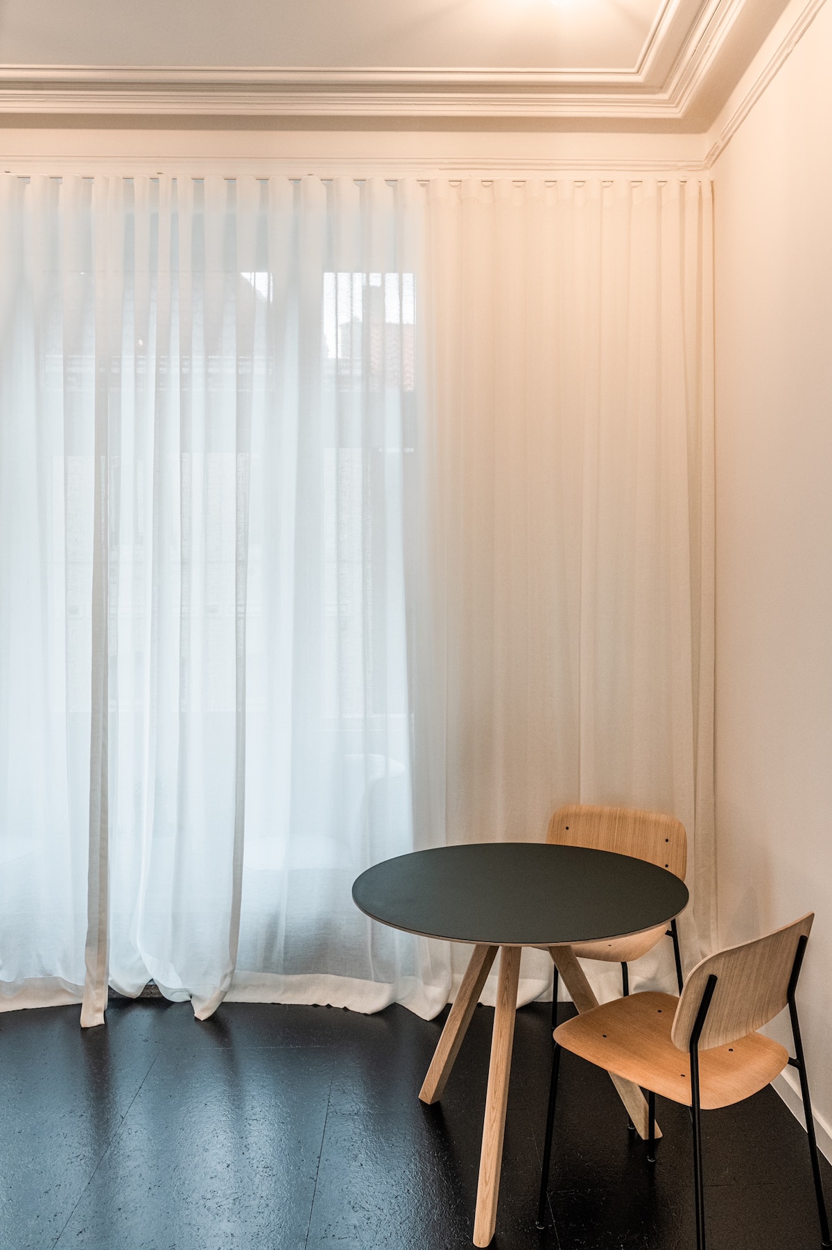 Popular Airbnb listing: Designer suite, ensuite bathroom & terrace in Bruges in Brugge