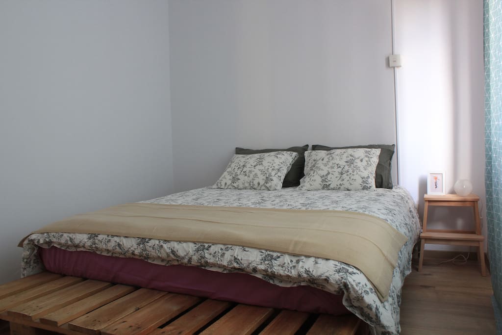Bedroom with double bed, closet, extra pillows&quilt, double-glazed windows, air-condition.. for your comfort..