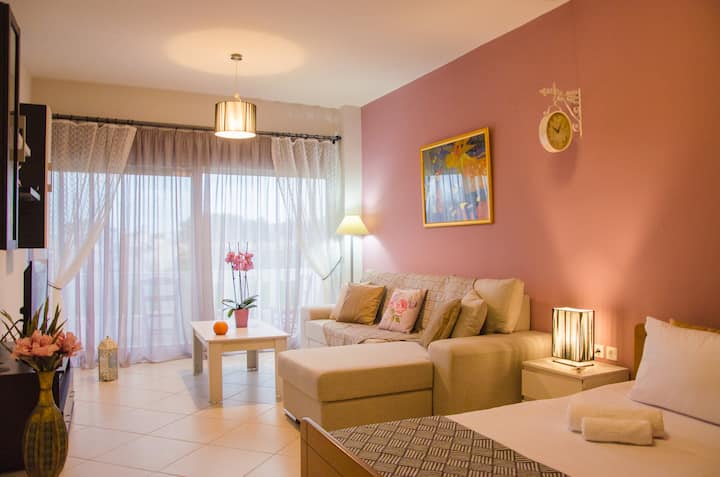 غرفة معيشة بسرير إضافي